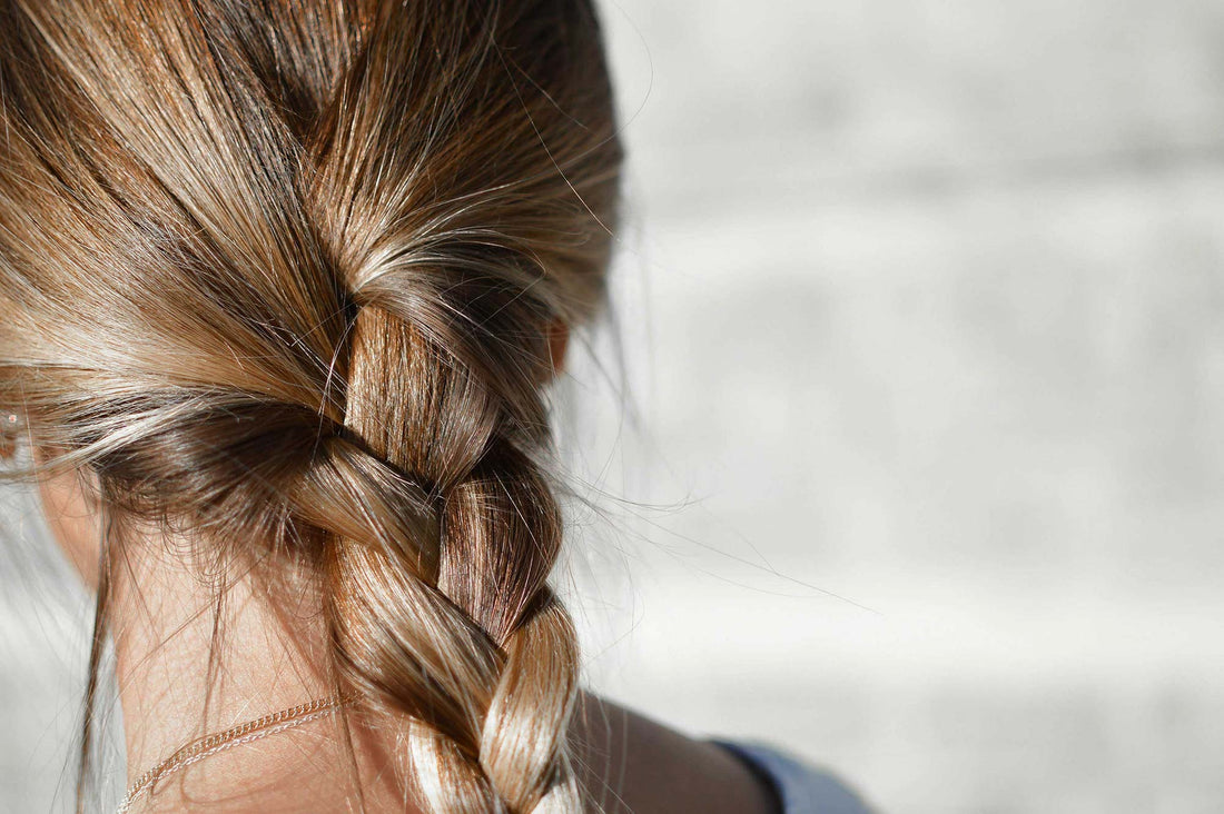 L'EAU DE ROMARIN POUR ACCÉLÉRER LA POUSSE DE VOS CHEVEUX